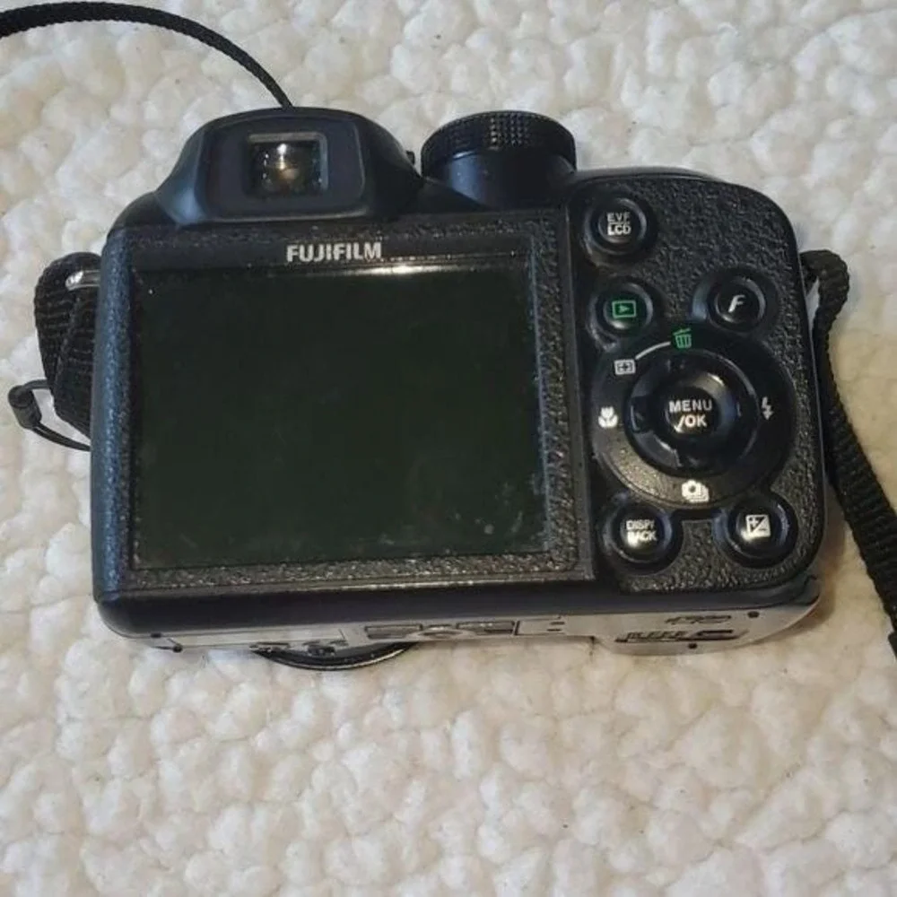 Fujifilm Finepix S1500 MP‎ 12X Image Camera, Strap & Lens Cover